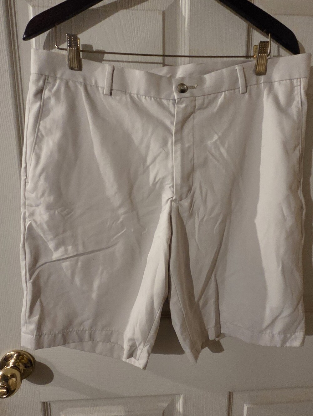 Perry Ellis White Flat-Front Men's Shorts